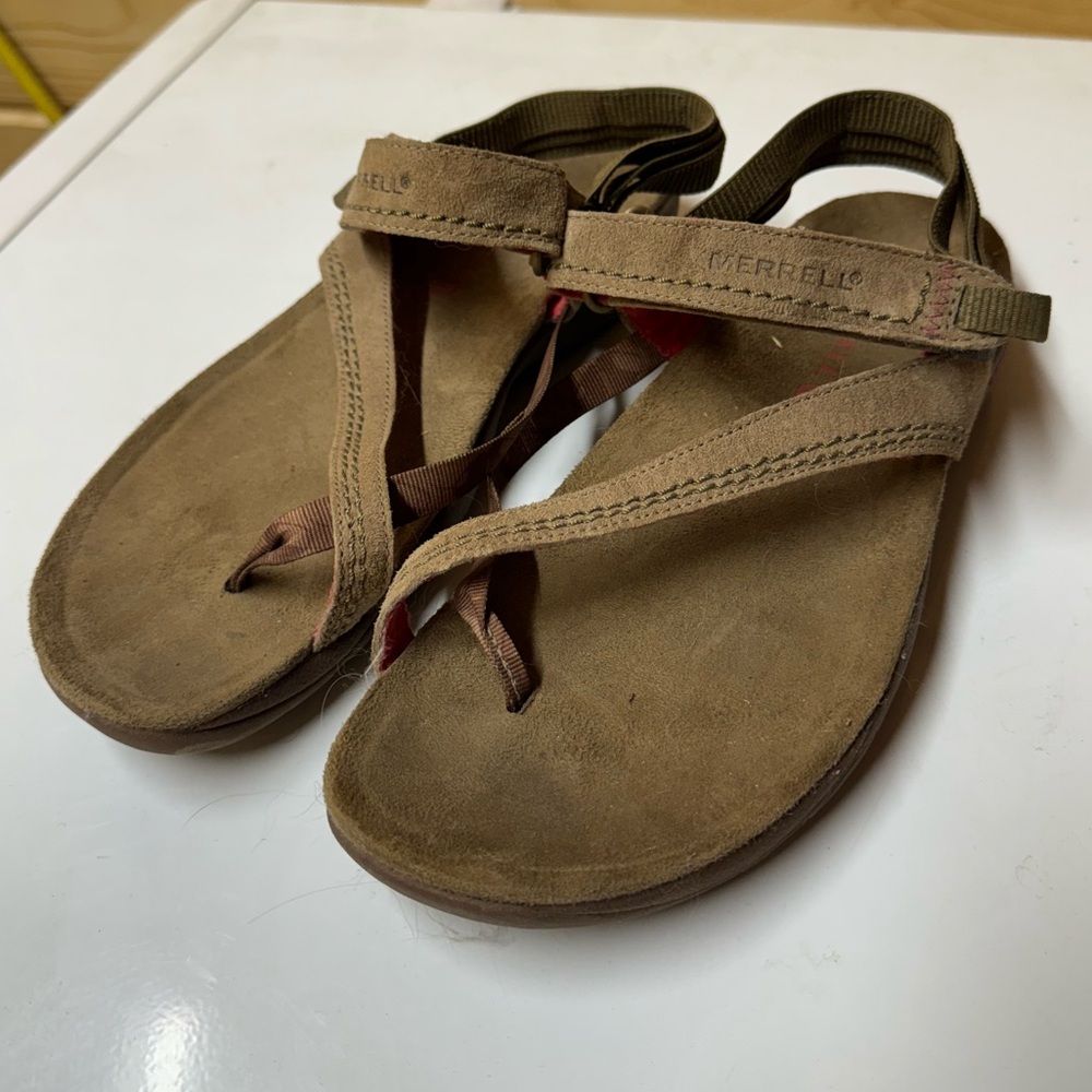 Merrell ladies sandal gently worn